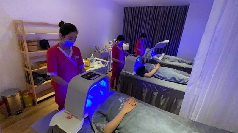 Top 5 spa ở Cần thơ chuyên nghiệp và uy tín nhất 5 Nhân viên Seoul Spa làm việc